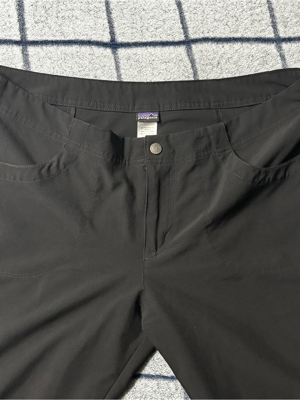 Patagonia Women’s Black Stretch Outdoor Pants - Picture 5 of 9